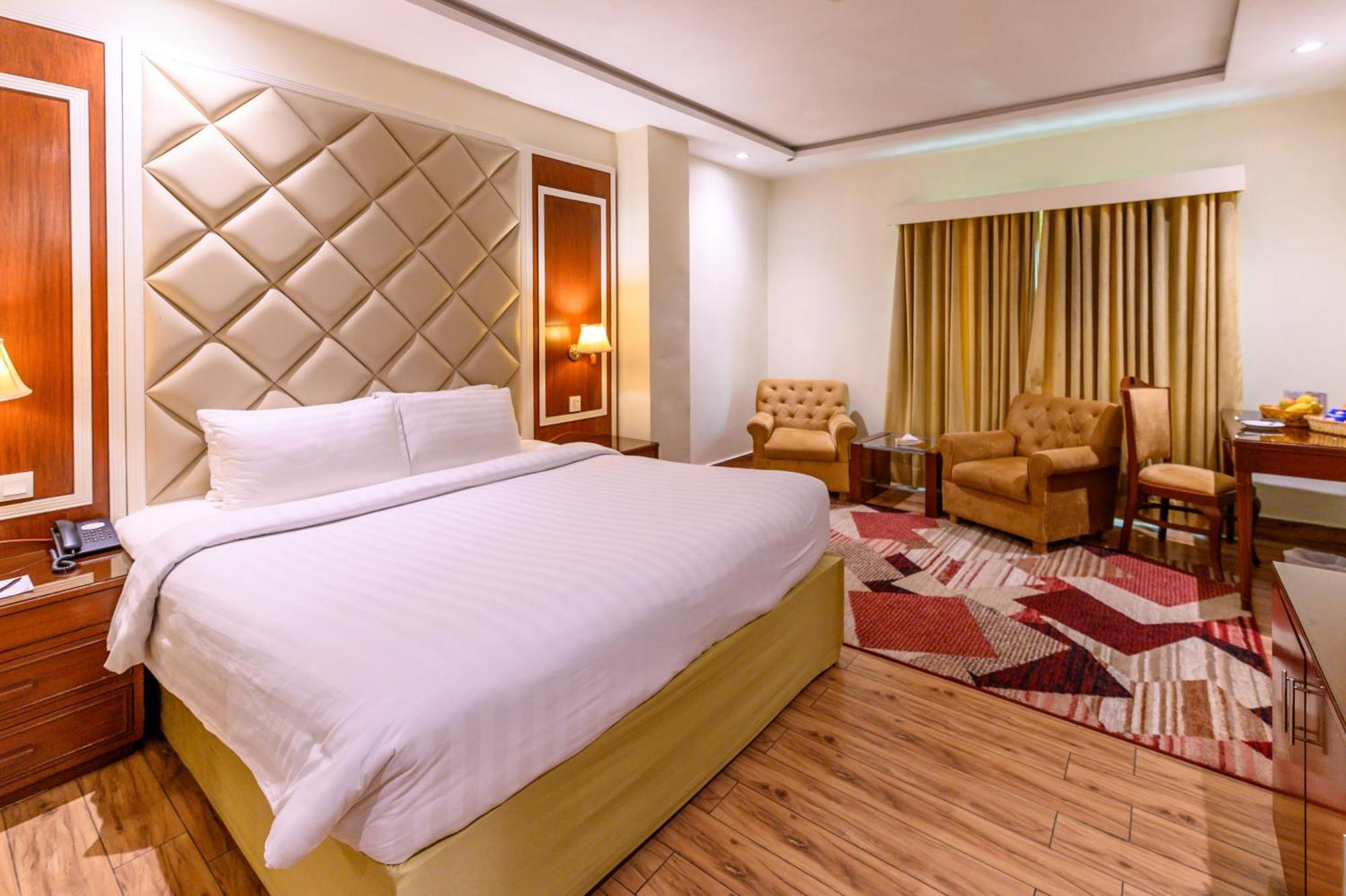 Hotel One Faisalabad Luaran gambar